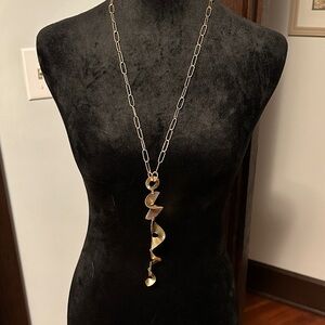 Elegant Gold Necklace